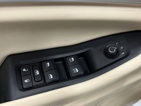 Used 2024 Jeep Grand Cherokee Limited image 30