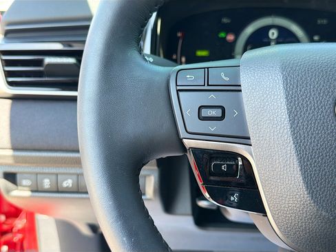 Used 2025 Toyota Camry LE w/ Convenience Package image 35