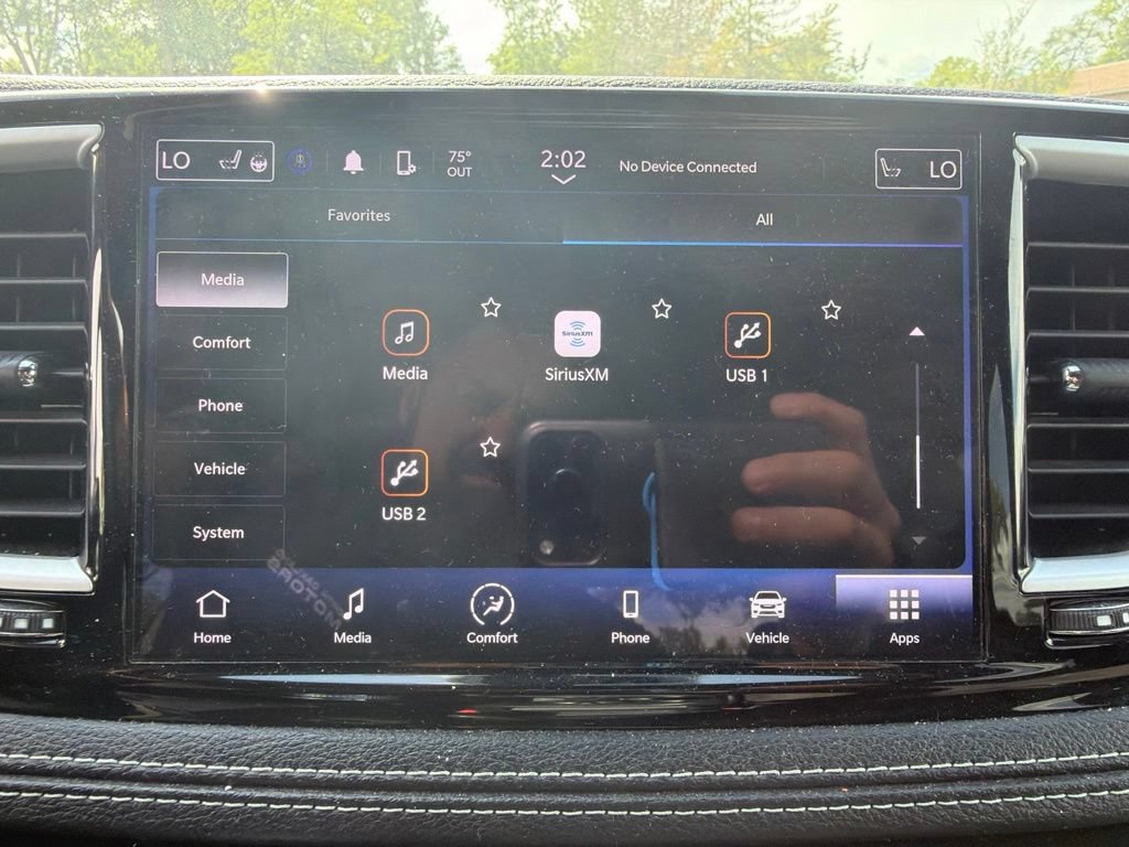 Used 2023 Chrysler Pacifica Touring FWD image 24