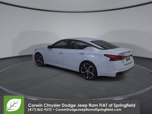 Used 2023 Nissan Altima 2.5 SR FWD image 11