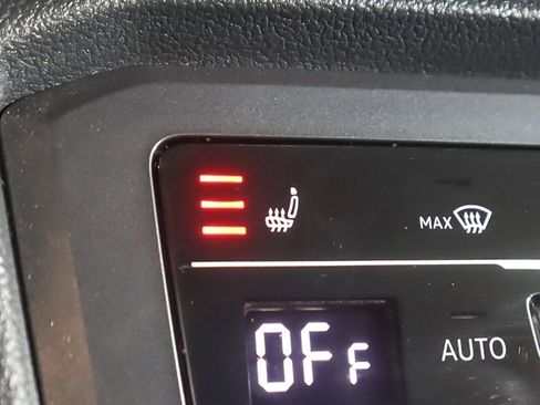 Used 2022 Volkswagen Tiguan SE image 49