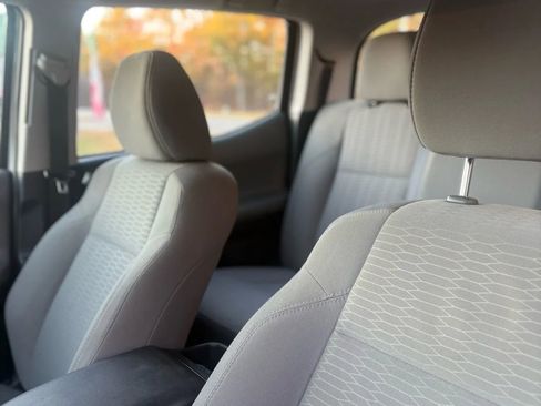 Used 2018 Toyota Tacoma SR image 41