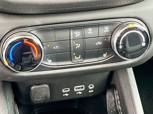 Used 2023 Chevrolet TrailBlazer LT FWD image 16