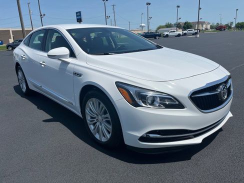 Used 2018 Buick LaCrosse Essence image 1