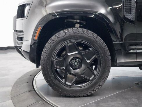 Used 2024 Land Rover Defender 90 V8 image 16