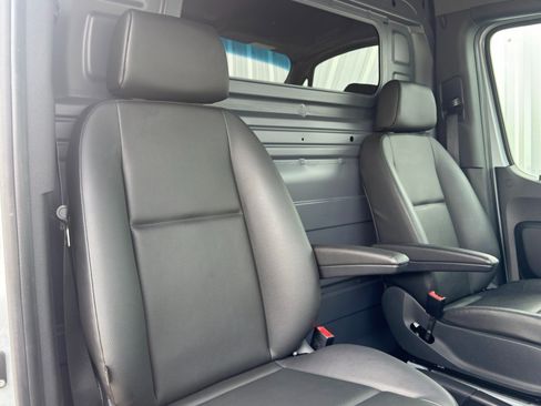 Used 2023 Mercedes-Benz Sprinter 2500 w/ Acoustic Package image 29