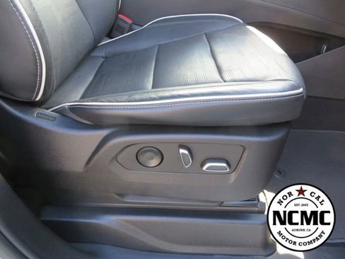 Used 2023 Cadillac Escalade Premium Luxury AWD/4WD image 52