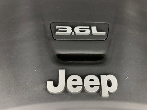 Used 2018 Jeep Wrangler Sport image 34