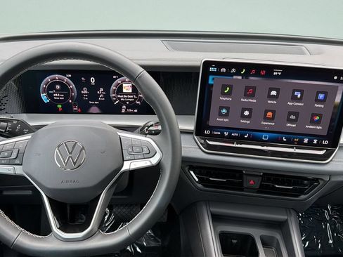 New 2026 Volkswagen Tiguan SE AWD/4WD image 19