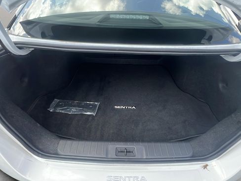 Used 2024 Nissan Sentra SR w/ SR Premium Package image 16