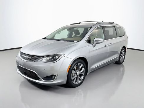 Used 2017 Chrysler Pacifica Limited FWD image 1