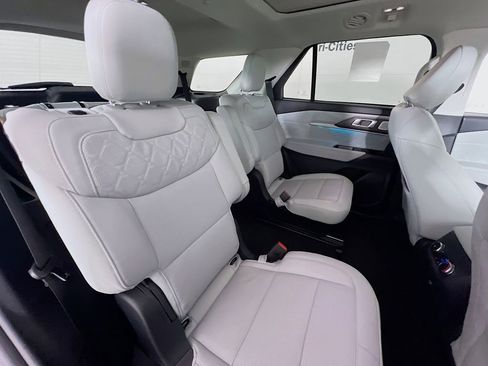 New 2026 Ford Explorer Platinum image 18