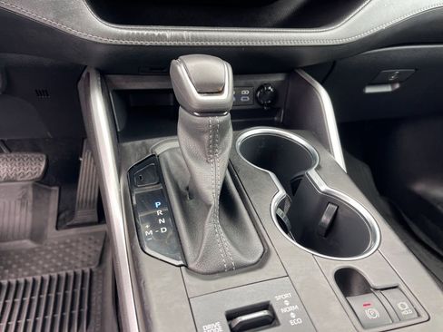 Used 2022 Toyota Highlander XLE image 14