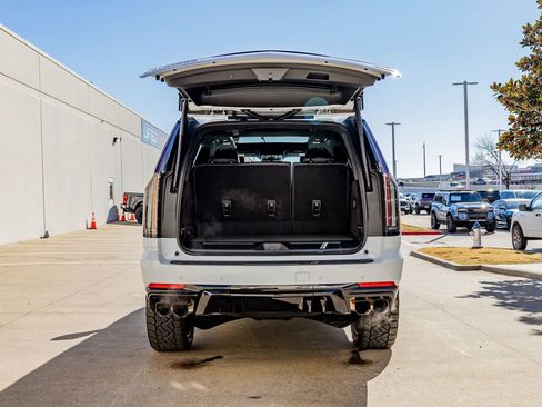 Used 2026 Cadillac Escalade V AWD/4WD image 9