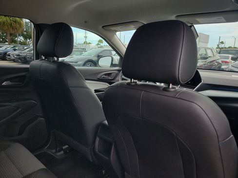 Used 2025 Chevrolet Trax LT FWD image 5