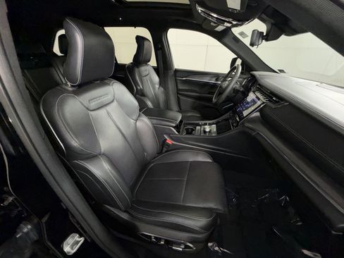 Used 2023 Jeep Grand Cherokee Overland w/ Luxury Tech Group IV image 27