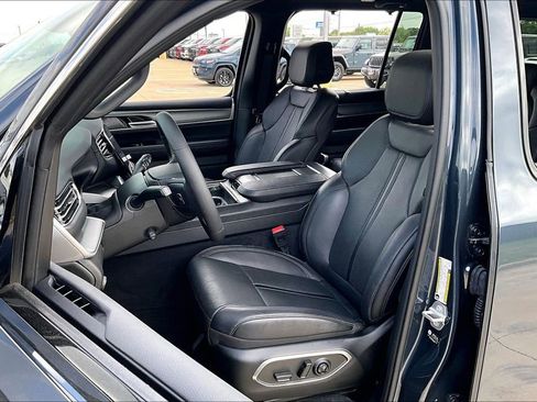 Used 2025 Jeep Wagoneer L Series III w/ Premium Group I AWD/4WD image 12