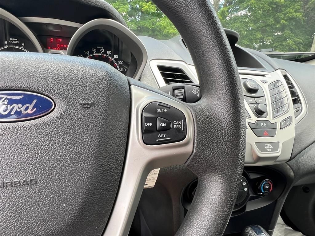 Used 2013 Ford Fiesta SE FWD image 23