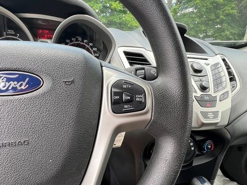 Used 2013 Ford Fiesta SE FWD image 23