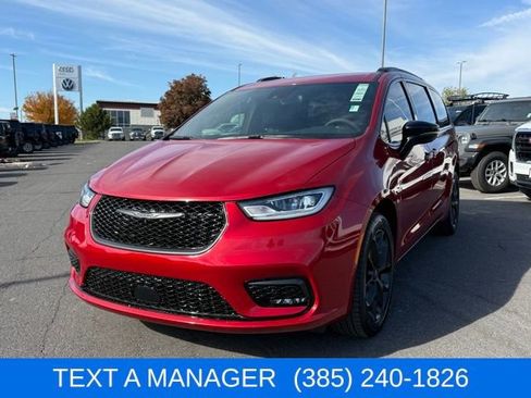 New 2026 Chrysler Pacifica Select w/ S Appearance Package image 10