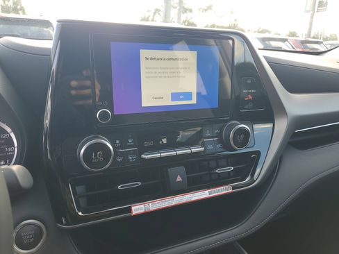 Used 2025 Toyota Highlander LE image 25