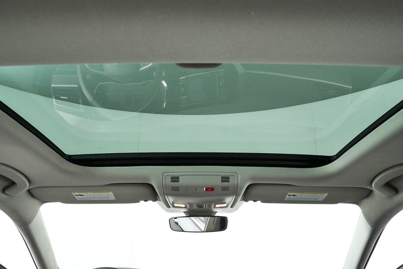 Used 2024 Volkswagen Jetta SE w/ Panoramic Sunroof Package FWD image 17