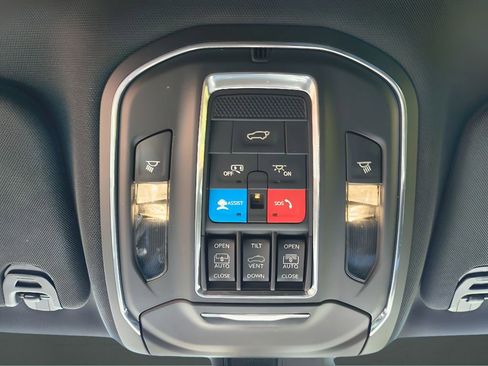 Used 2024 Jeep Wagoneer Series II image 31