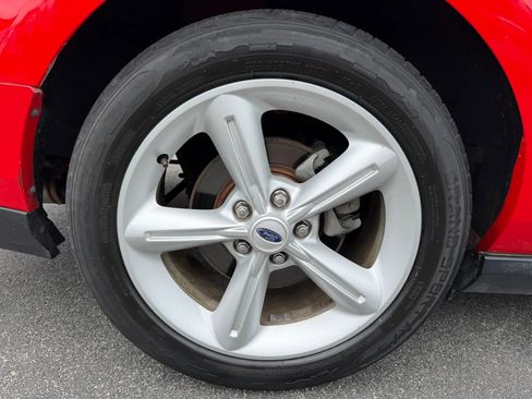 Used 2011 Ford Mustang GT RWD image 33