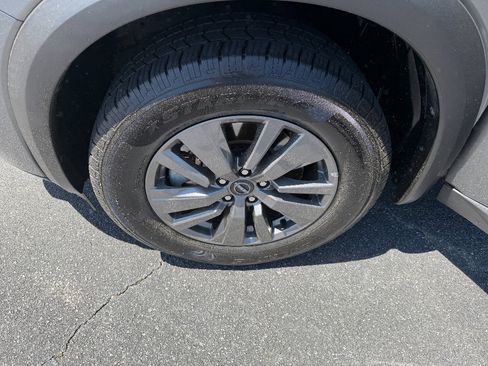 Used 2024 Nissan Pathfinder SV image 11