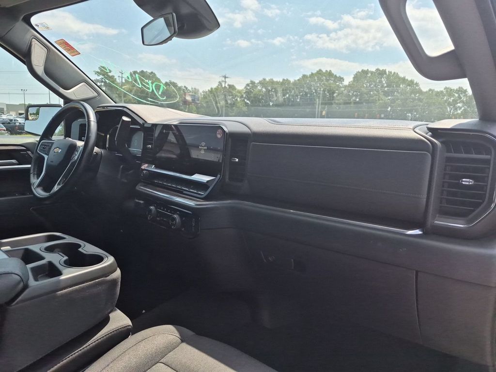 Used 2025 Chevrolet Silverado 1500 LT RWD image 35