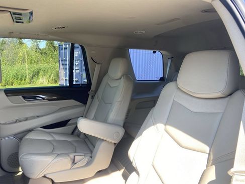 Certified 2020 Cadillac Escalade Premium Luxury AWD/4WD image 11