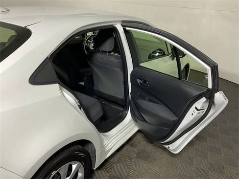 Used 2024 Toyota Corolla LE image 32