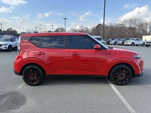Used 2024 Kia Soul LX image 9