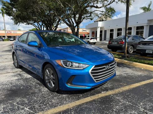 Used 2017 Hyundai Elantra SE FWD image 1