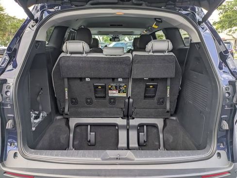 Used 2025 Toyota Sienna XLE FWD image 13
