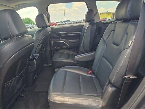 Used 2025 Kia Telluride S FWD image 7