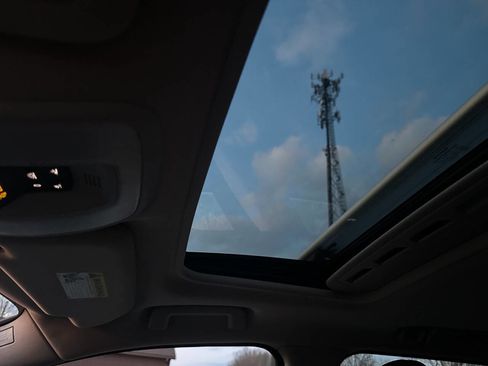 Used 2016 Volvo XC70 T5 Premier w/ Proximity Package image 26