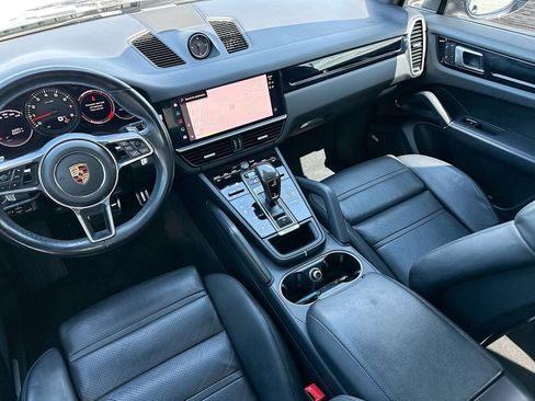 Used 2022 Porsche Cayenne AWD/4WD image 24