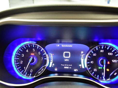 Used 2023 Chrysler Pacifica Touring-L FWD image 20