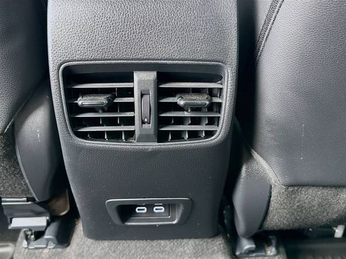 Used 2023 Toyota Corolla Cross XLE image 16