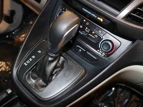 Used 2022 Ford Transit Connect XLT FWD image 33