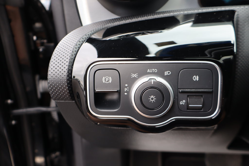 Used 2025 Mercedes-Benz CLA 250 4MATIC image 27