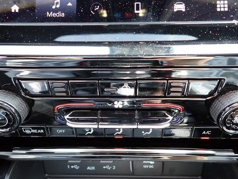 New 2025 Jeep Grand Cherokee Altitude image 19