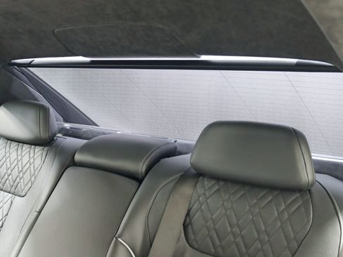 Used 2020 BMW 750i xDrive w/ Executive Package image 36