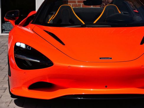 Used 2024 McLaren 750S Spider RWD image 6