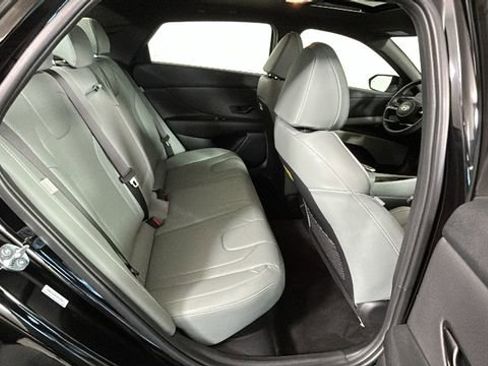 Used 2025 Hyundai Elantra Limited FWD image 30
