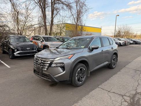 Used 2024 Nissan Rogue SV AWD/4WD image 8
