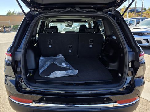 New 2025 Jeep Grand Cherokee image 19
