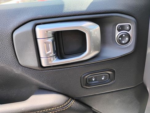 Used 2021 Jeep Wrangler Unlimited Sahara AWD/4WD image 13