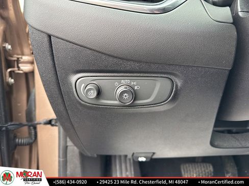 Used 2019 Chevrolet Equinox LT w/ Driver Convenience Package image 16